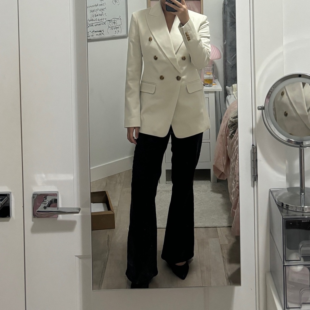 Banana Republic Cream Blazer - Picture 2 of 4